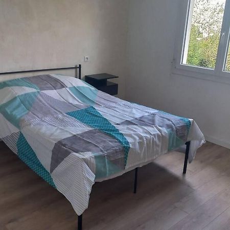 Maison Spacieuse Avec Un Terrain Casseneuil Екстер'єр фото
