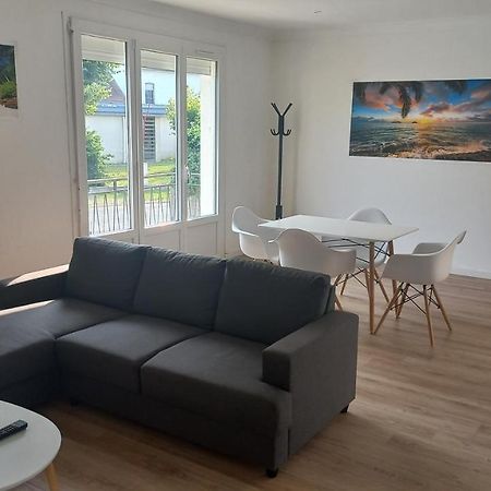 Maison Spacieuse Avec Un Terrain Casseneuil Екстер'єр фото