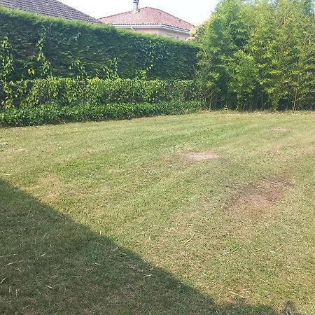 Maison Spacieuse Avec Un Terrain Casseneuil Екстер'єр фото