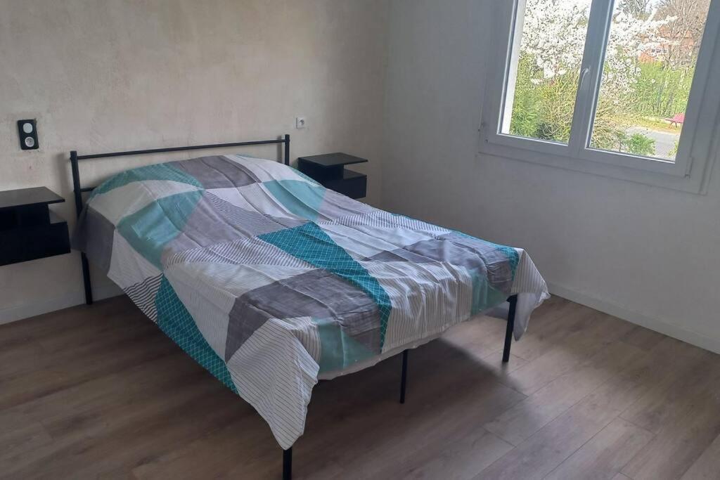 Maison Spacieuse Avec Un Terrain Casseneuil Екстер'єр фото