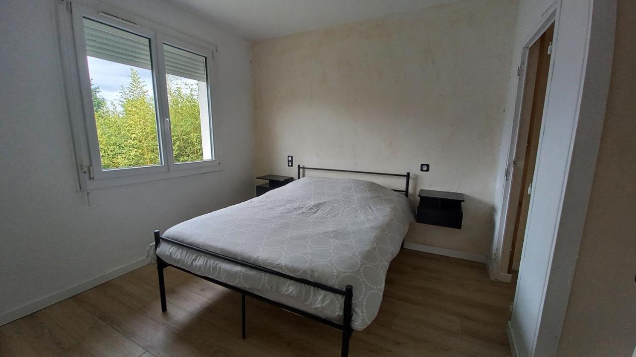 Maison Spacieuse Avec Un Terrain Casseneuil Екстер'єр фото
