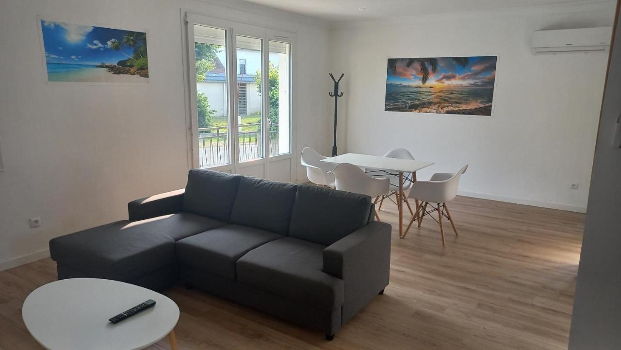 Maison Spacieuse Avec Un Terrain Casseneuil Екстер'єр фото